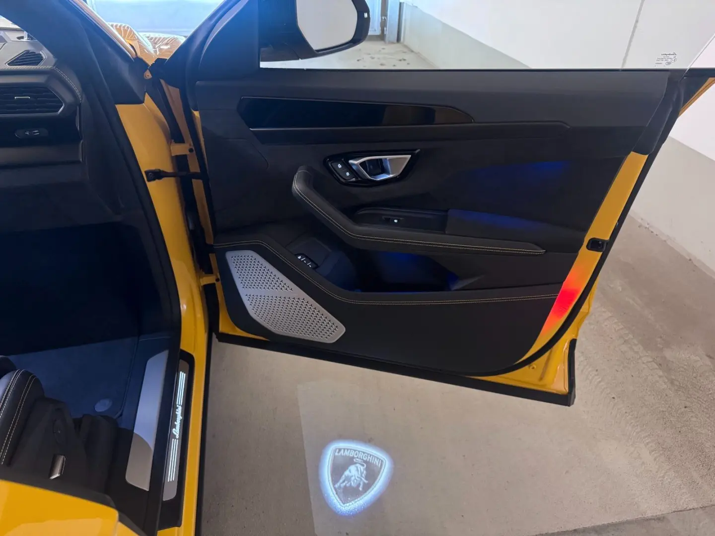 URUS S B&O HUD PANO Q-CITURA 2024 ON STOCK