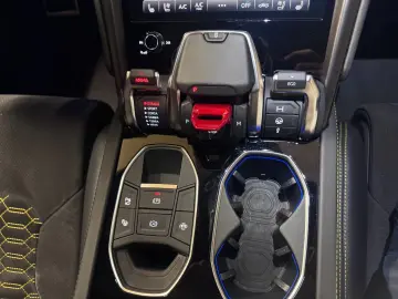 URUS S B&O HUD PANO Q-CITURA 2024 ON STOCK