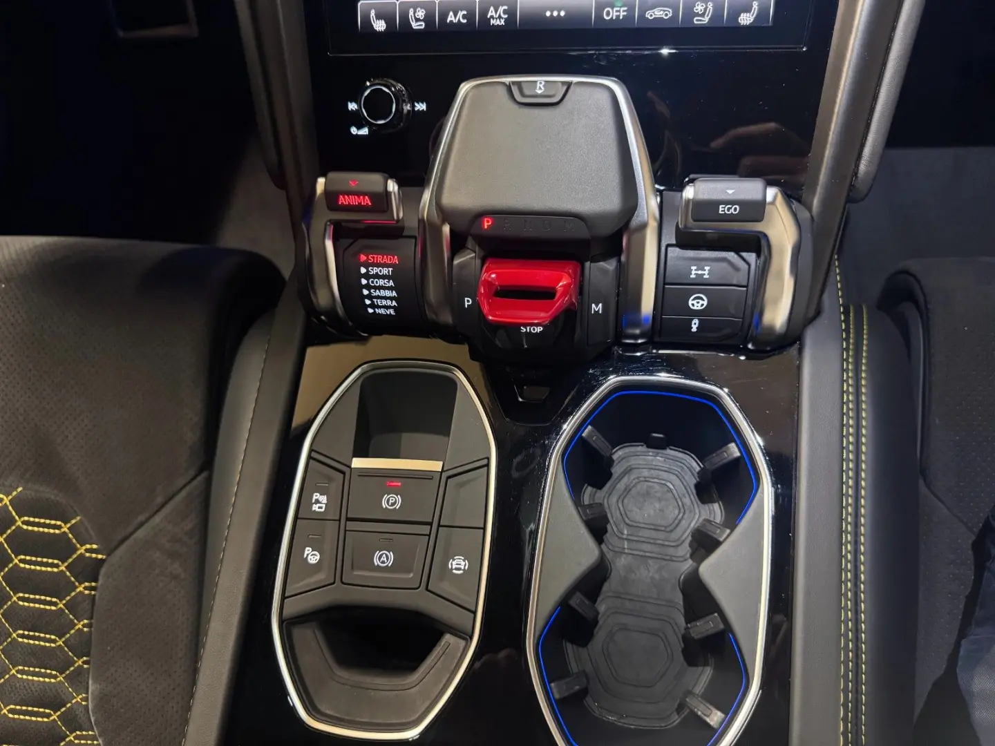 URUS S B&O HUD PANO Q-CITURA 2024 ON STOCK