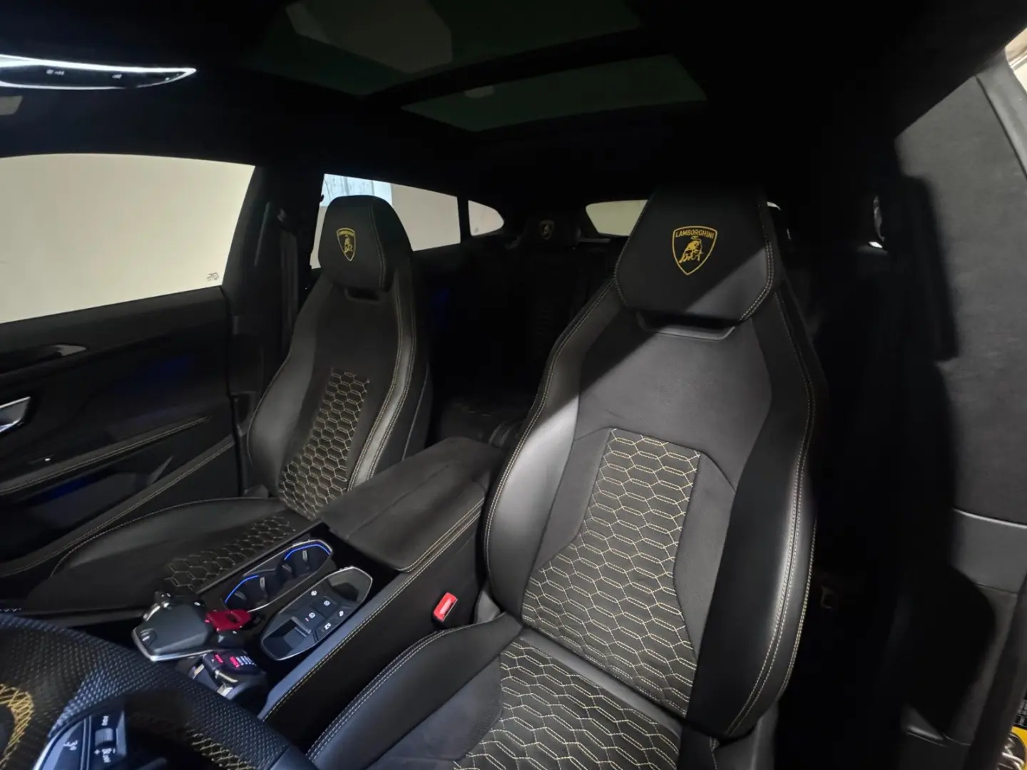 URUS S B&O HUD PANO Q-CITURA 2024 ON STOCK