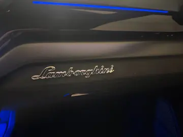 URUS S B&O HUD PANO Q-CITURA 2024 ON STOCK