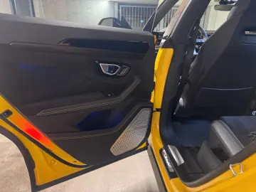URUS S B&O HUD PANO Q-CITURA 2024 ON STOCK