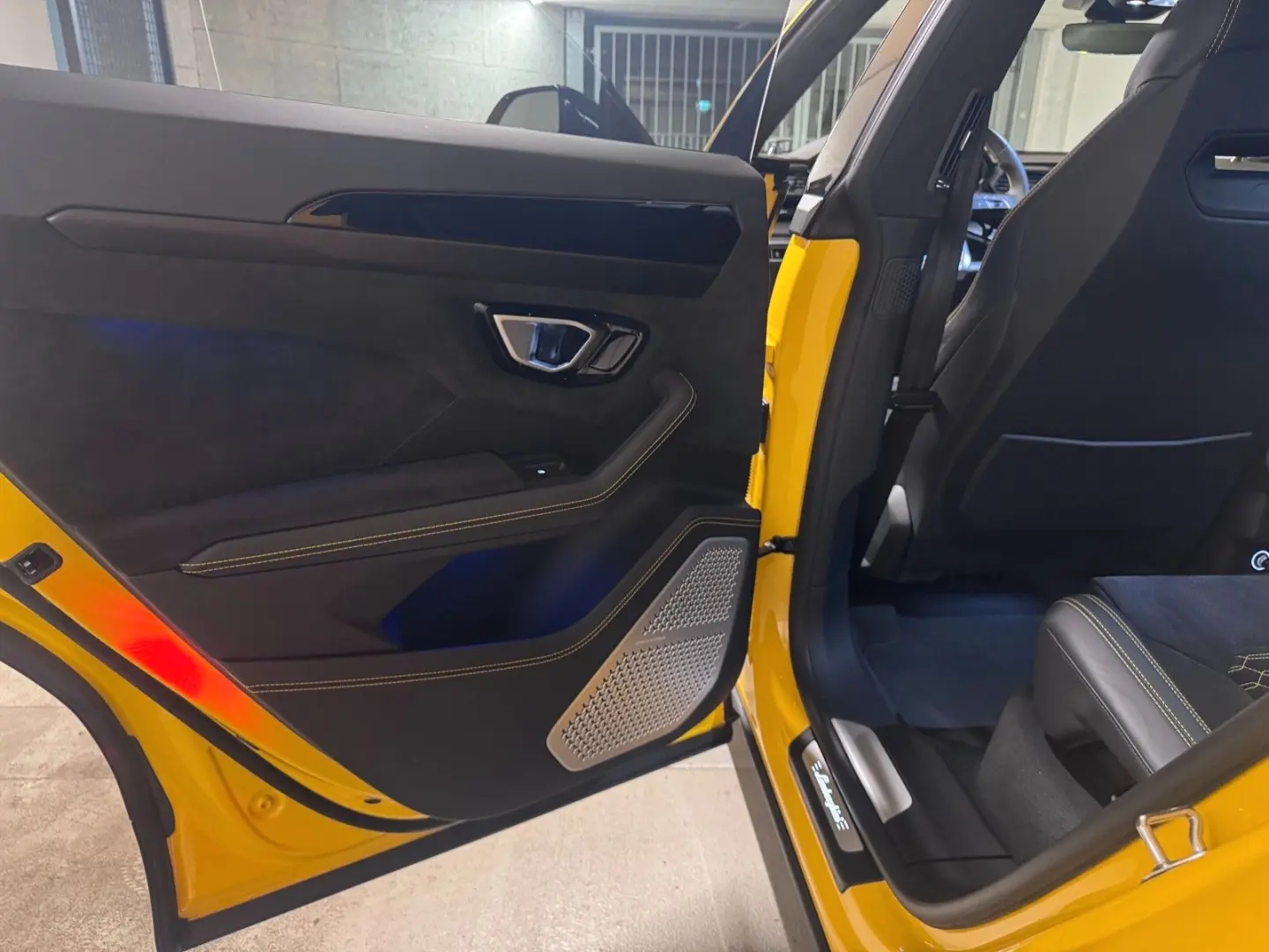 URUS S B&O HUD PANO Q-CITURA 2024 ON STOCK