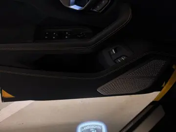 URUS S B&O HUD PANO Q-CITURA 2024 ON STOCK