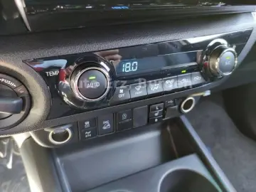 Toyota Hilux Cabină suplimentară 2.8 D-4D