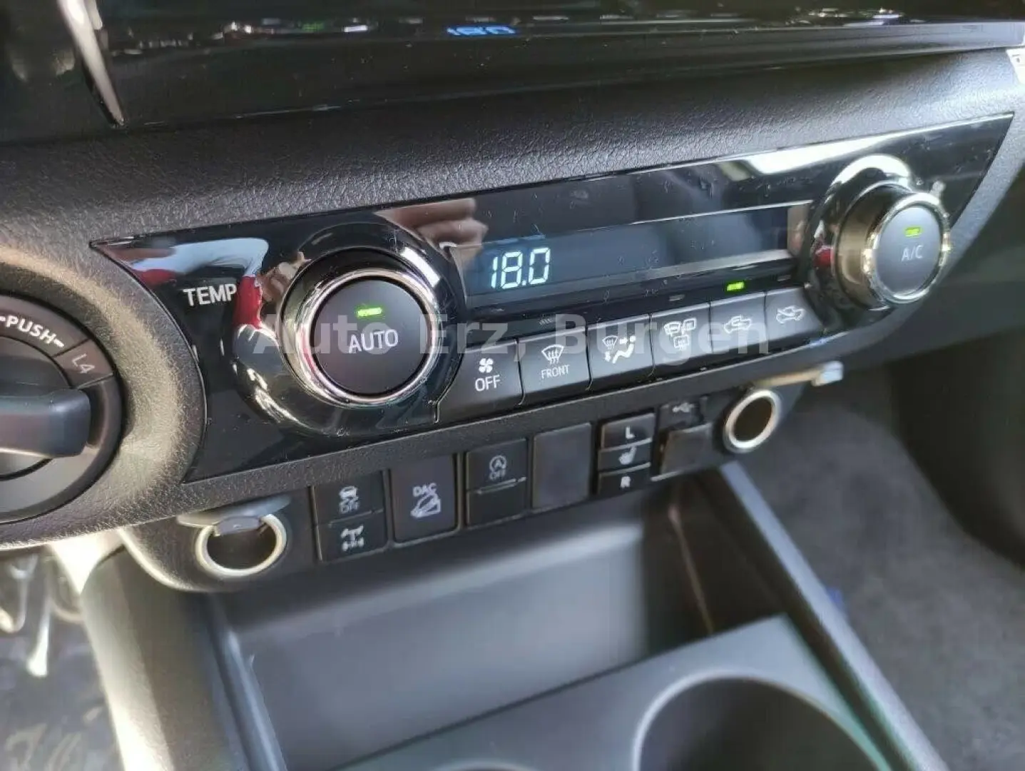 Toyota Hilux Cabină suplimentară 2.8 D-4D