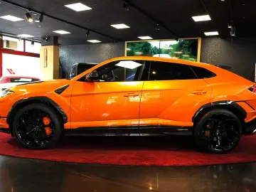 Urus S PERFORMANTE UMBAU PANO CARBON HUD 23''