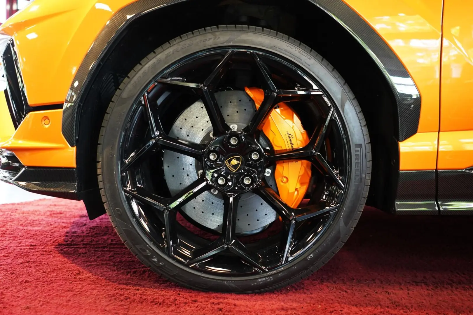 Urus S PERFORMANTE UMBAU PANO CARBON HUD 23''