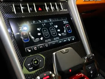 Urus S PERFORMANTE UMBAU PANO CARBON HUD 23''