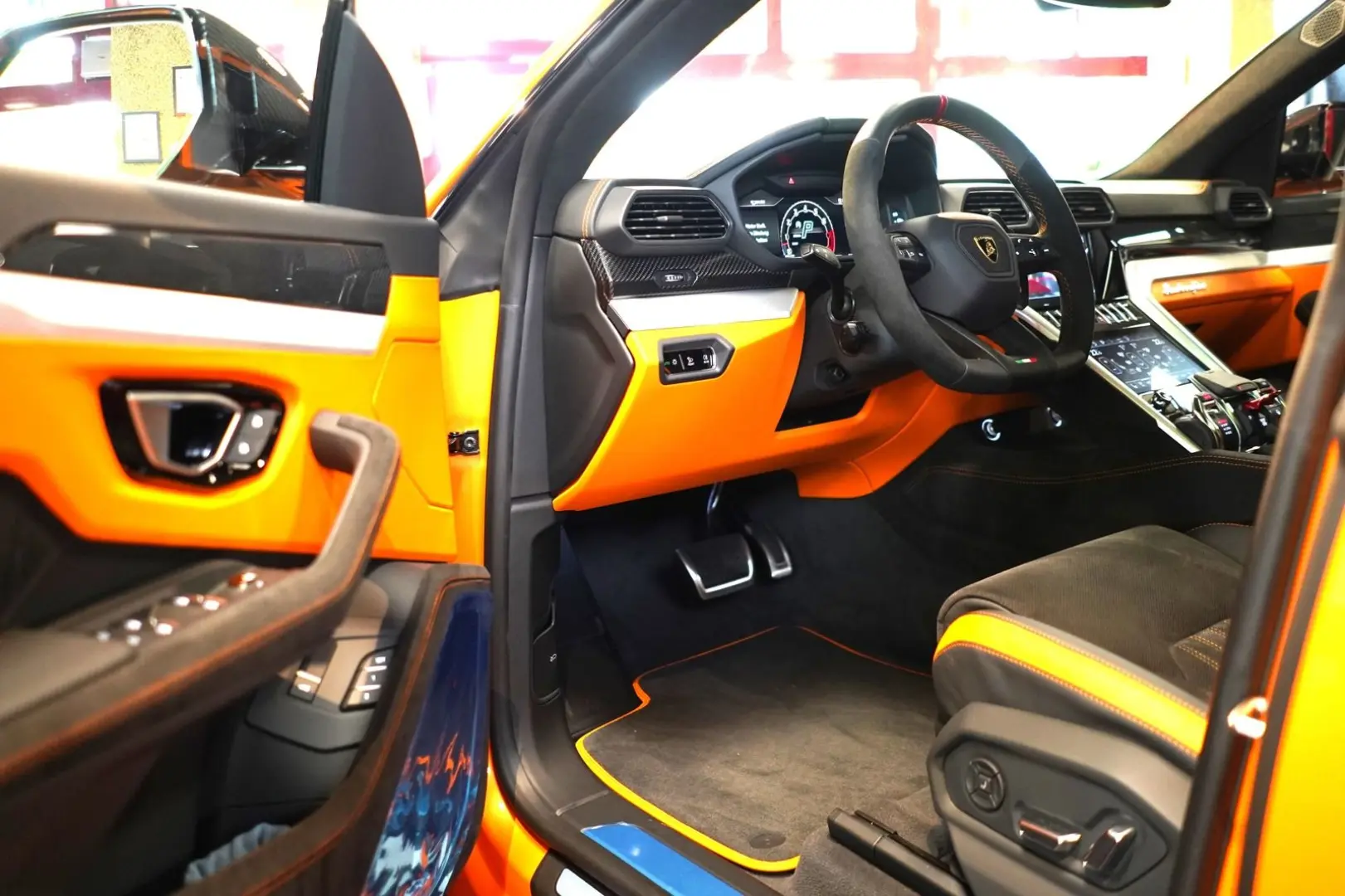 Urus S PERFORMANTE UMBAU PANO CARBON HUD 23''