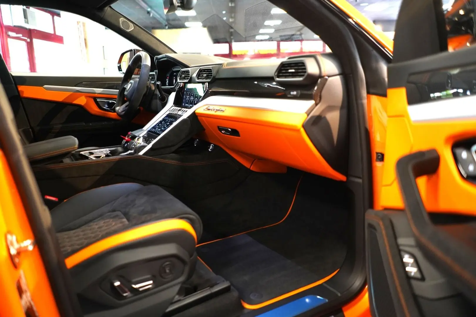 Urus S PERFORMANTE UMBAU PANO CARBON HUD 23''