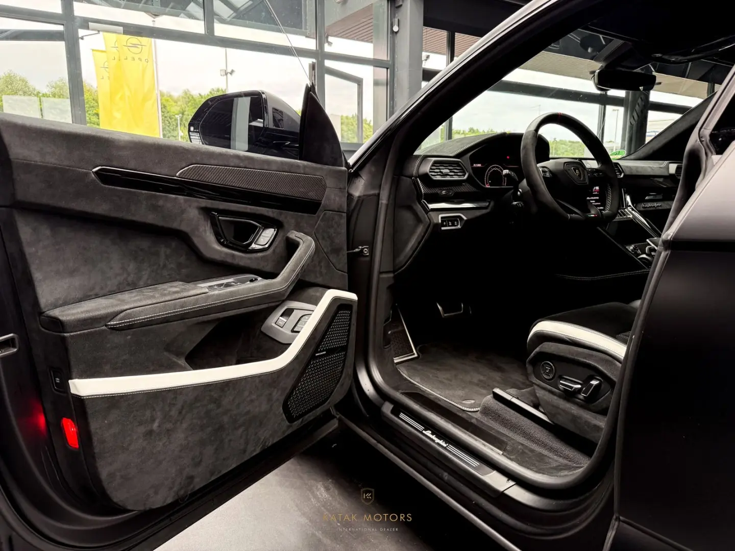 URUS Performante/B&O 3D/PANO/FULL CARBON/MASSAGE