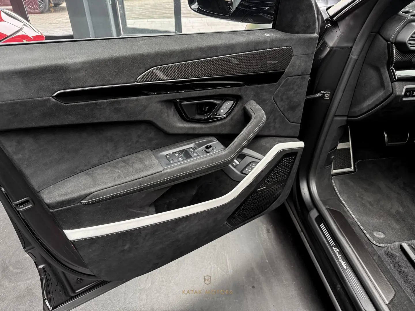 URUS Performante/B&O 3D/PANO/FULL CARBON/MASSAGE