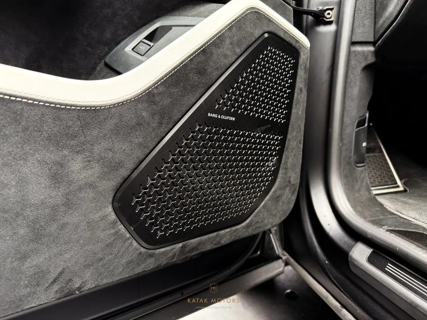 URUS Performante/B&O 3D/PANO/FULL CARBON/MASSAGE