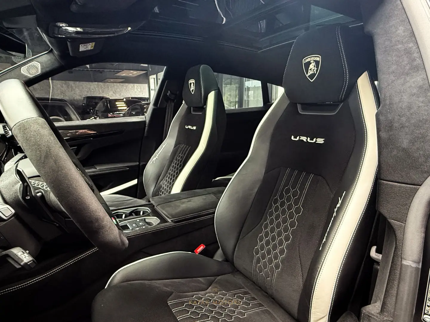 URUS Performante/B&O 3D/PANO/FULL CARBON/MASSAGE