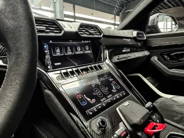 URUS Performante/B&O 3D/PANO/FULL CARBON/MASSAGE
