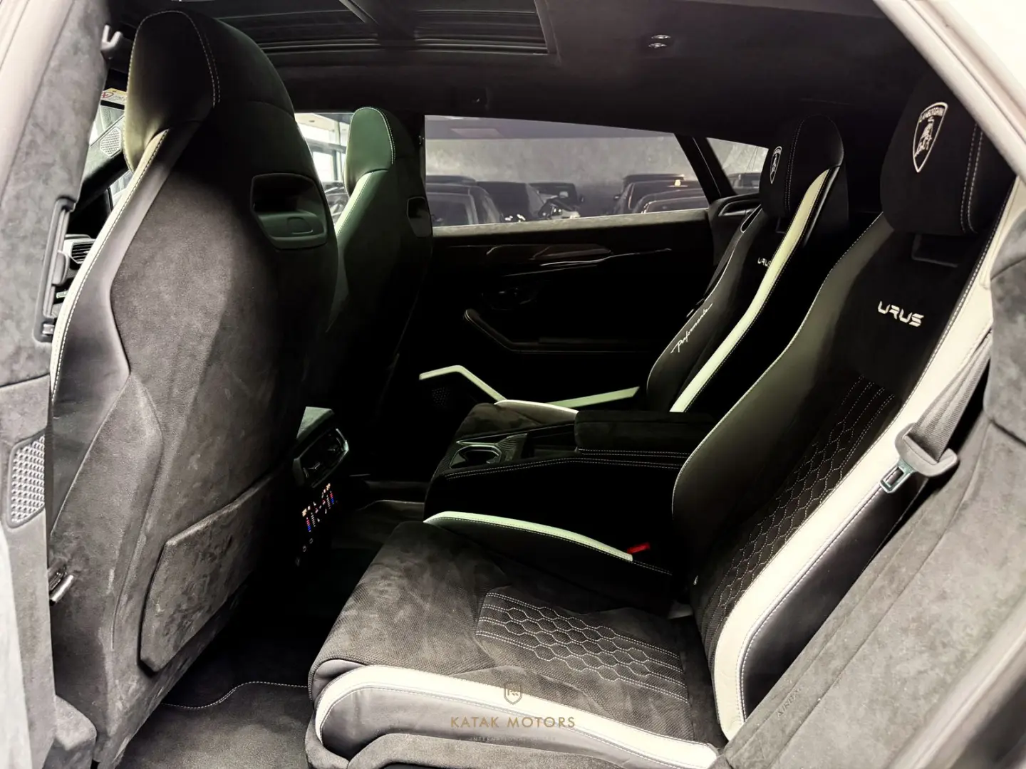 URUS Performante/B&O 3D/PANO/FULL CARBON/MASSAGE