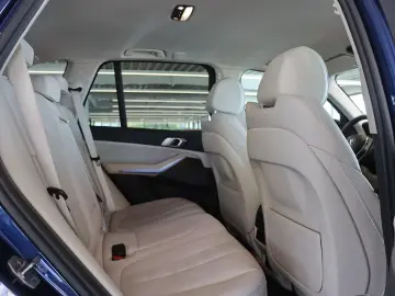 X5 xDrive45e xLine AHK
