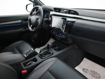 Hilux 2.8 D-4D Invincible Sport,ACC,AHK,Rollo el