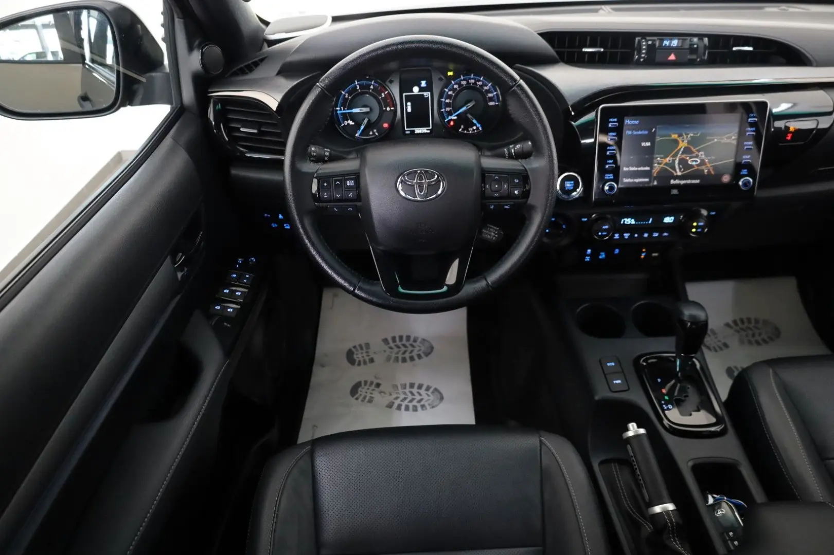 Hilux 2.8 D-4D Invincible Sport,ACC,AHK,Rollo el