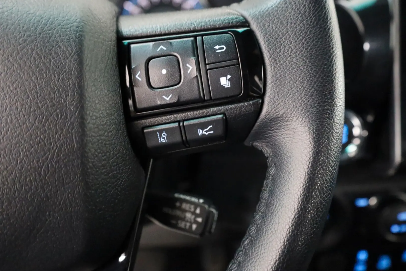 Hilux 2.8 D-4D Invincible Sport,ACC,AHK,Rollo el
