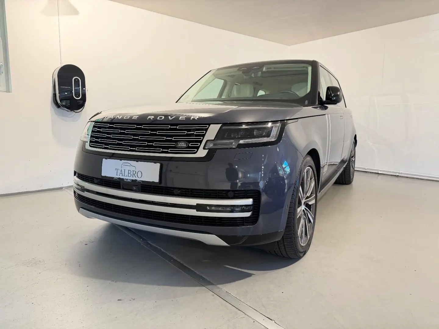 Land Rover Range Rover P460 Autobiography LWB