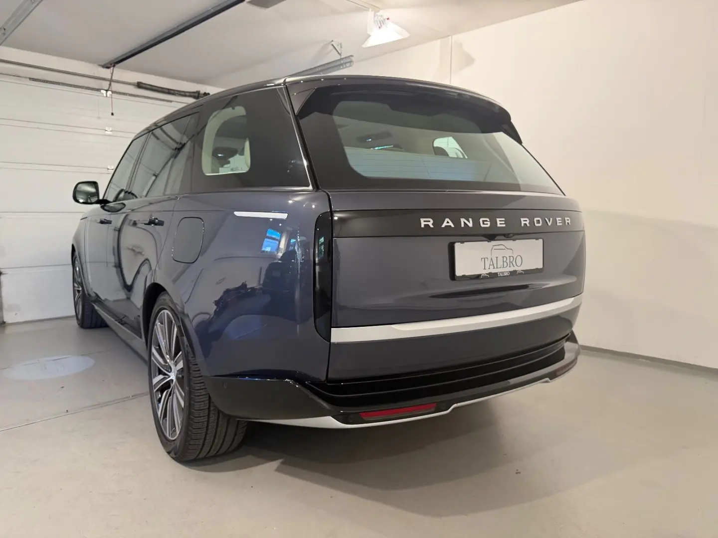 Land Rover Range Rover P460 Autobiography LWB