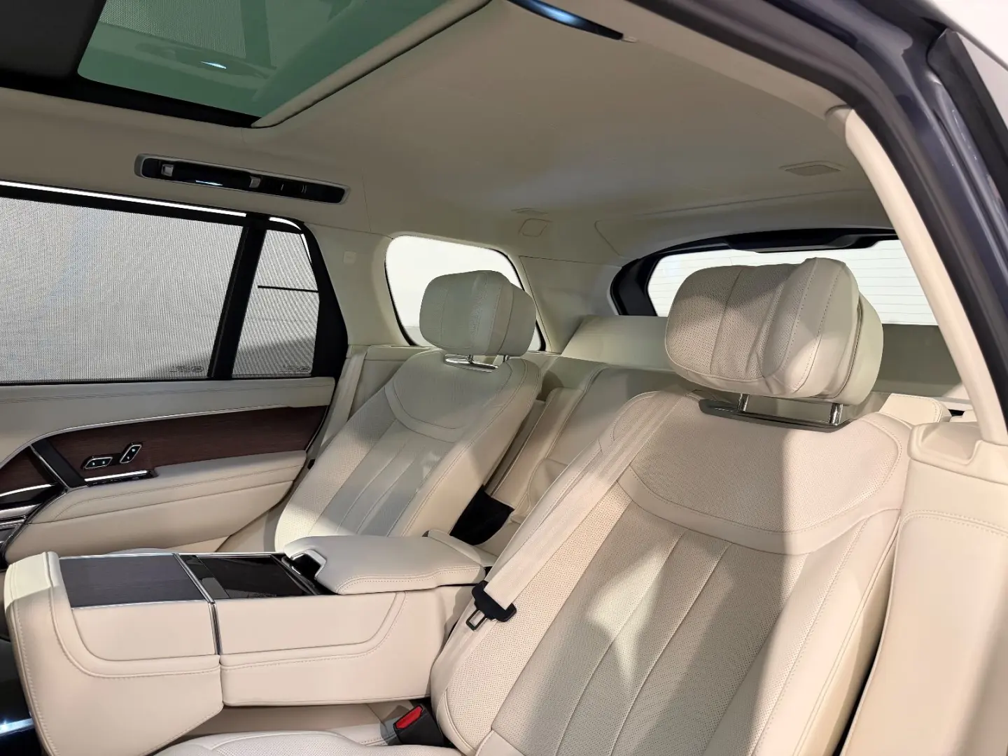 Land Rover Range Rover P460 Autobiography LWB