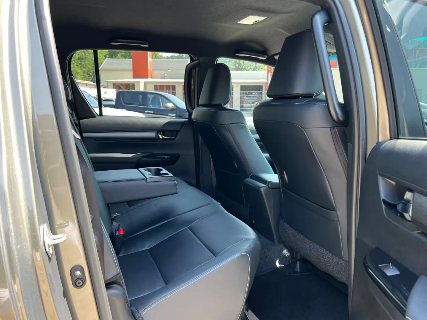 Toyota Hilux Cabină dublă INVINCIBLE 2.8Aut.