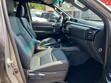 Toyota Hilux Cabină dublă INVINCIBLE 2.8Aut.
