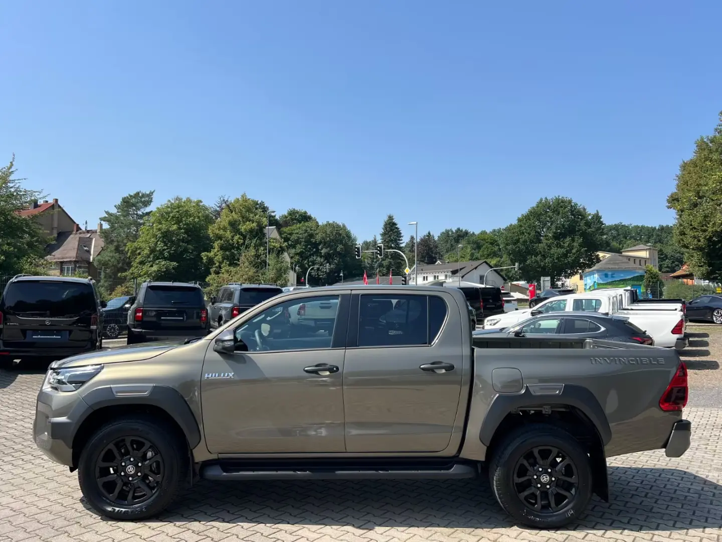 Toyota Hilux Cabină dublă INVINCIBLE 2.8Aut.