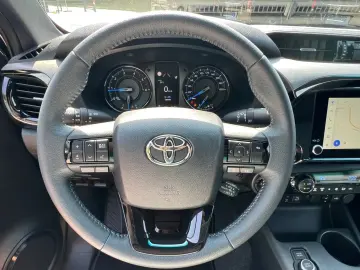 Toyota Hilux Cabină dublă INVINCIBLE 2.8Aut.