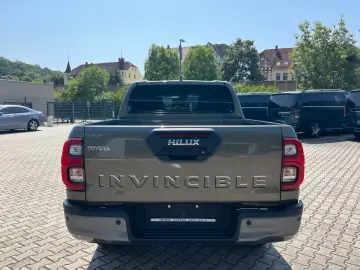 Toyota Hilux Cabină dublă INVINCIBLE 2.8Aut.