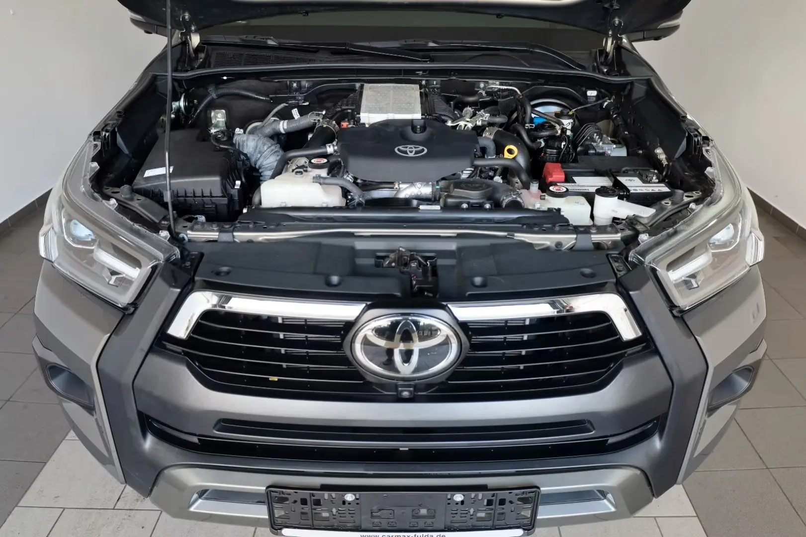 Toyota Hilux 2.8 D-4D Invincibil, DOKA, ACC