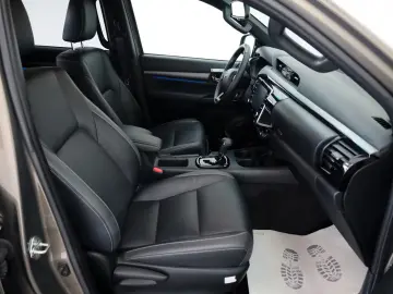Toyota Hilux 2.8 D-4D Invincibil, DOKA, ACC