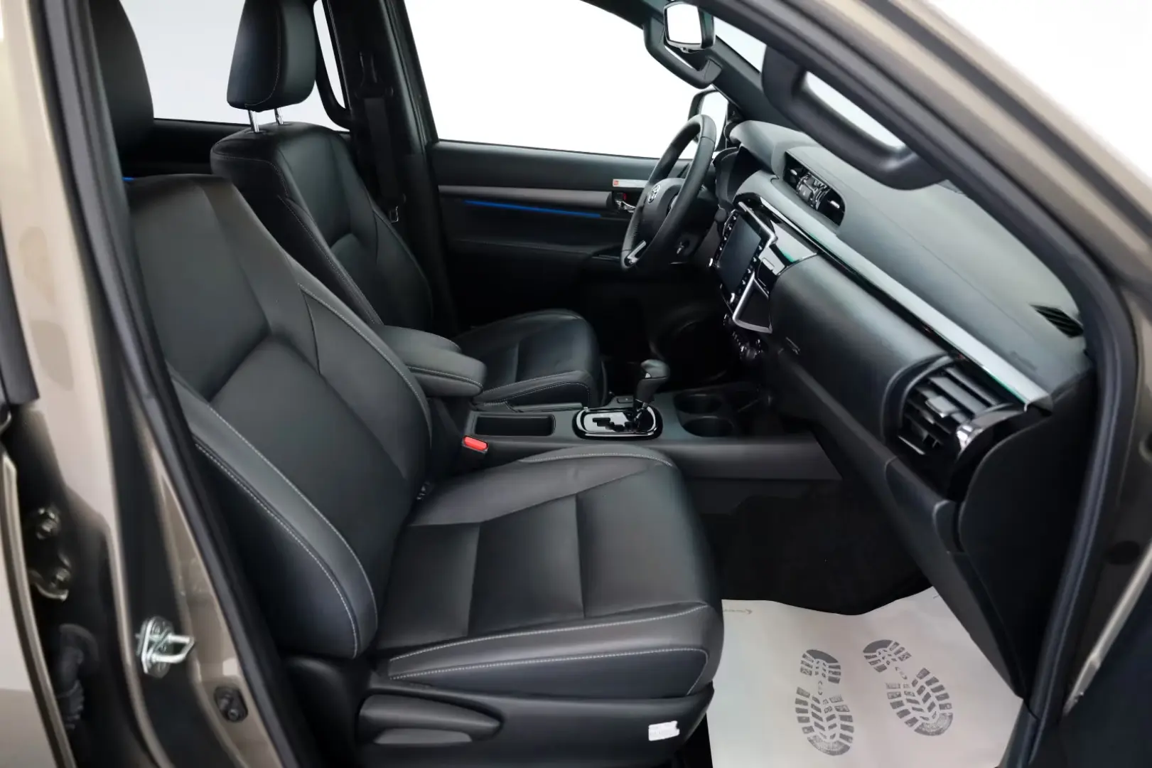 Toyota Hilux 2.8 D-4D Invincibil, DOKA, ACC