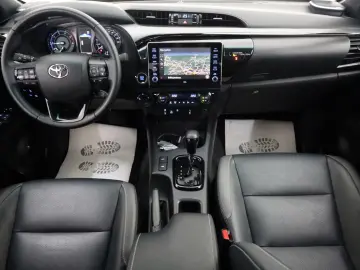Toyota Hilux 2.8 D-4D Invincibil, DOKA, ACC
