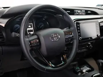 Toyota Hilux 2.8 D-4D Invincibil, DOKA, ACC