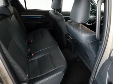 Toyota Hilux 2.8 D-4D Invincibil, DOKA, ACC