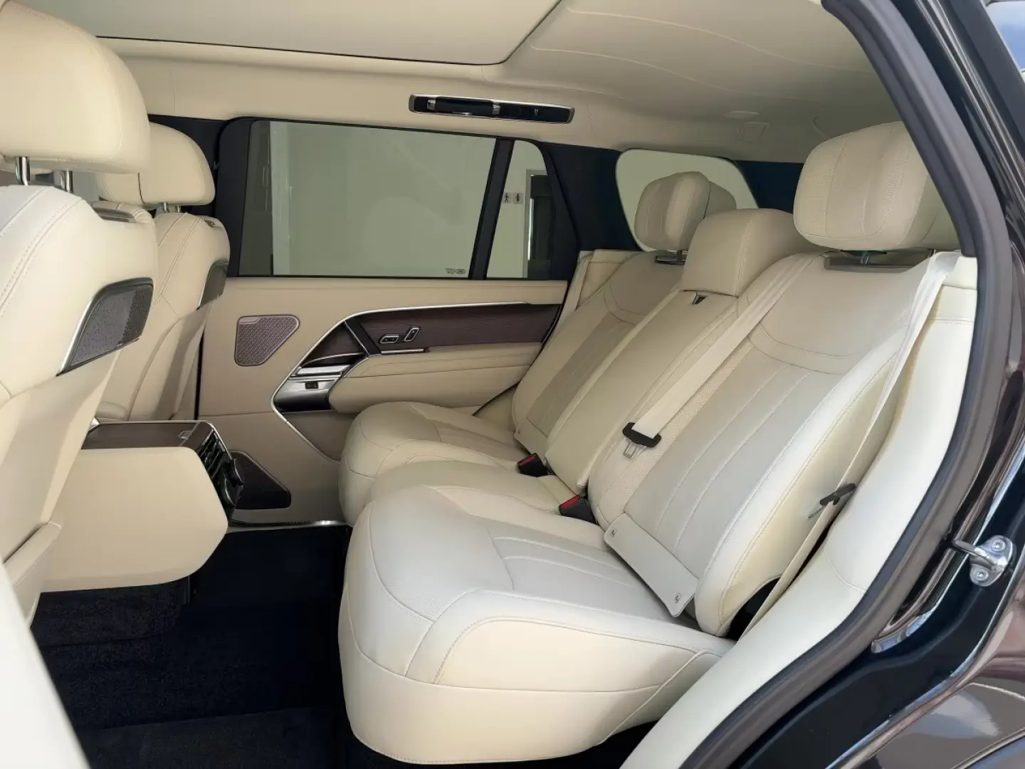 Land Rover Range Rover P460e LWB Autobiography Hybrid