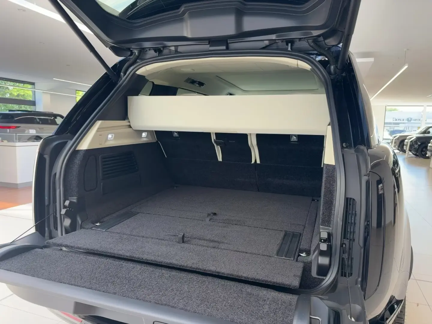 Land Rover Range Rover P460e LWB Autobiography Hybrid