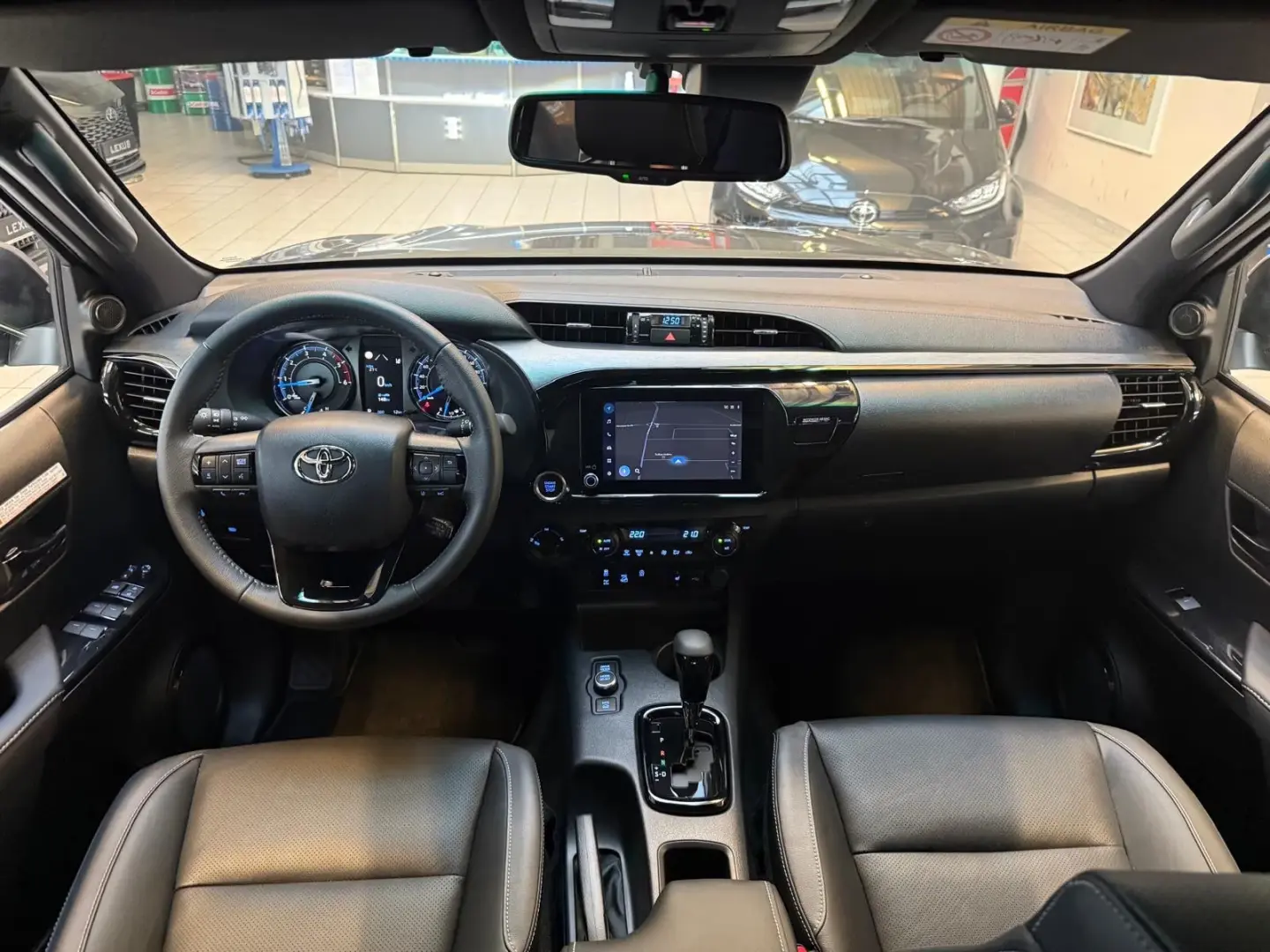 Toyota Hilux CABINĂ DUBLĂ INVINCIBILĂ
