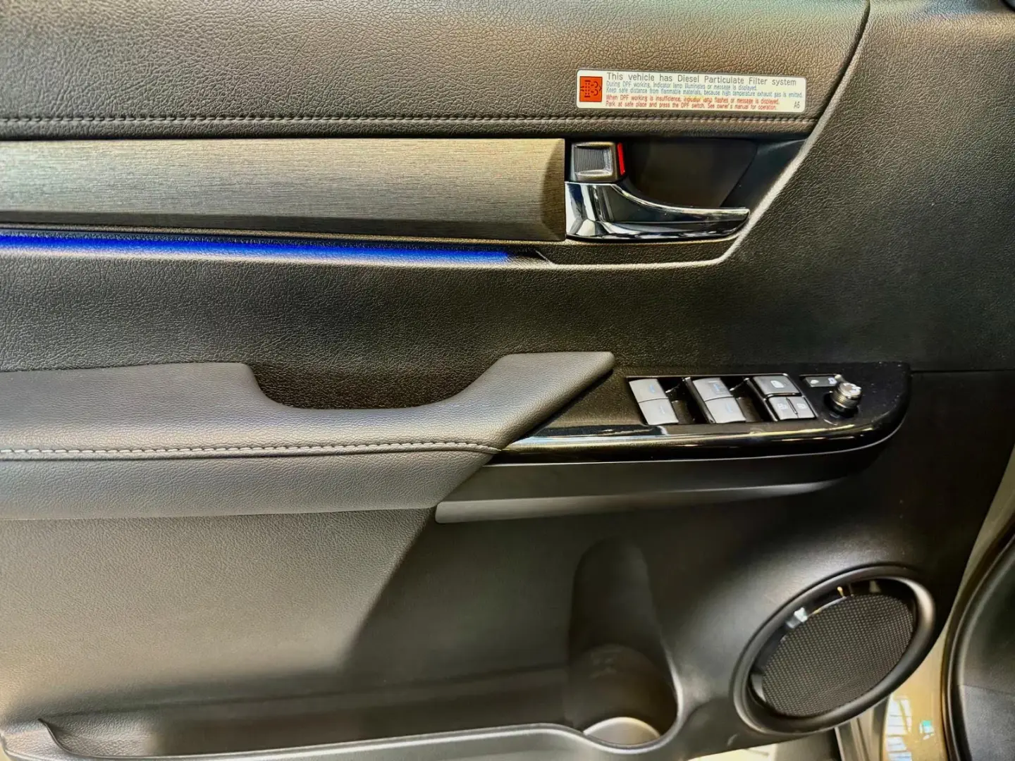 Toyota Hilux CABINĂ DUBLĂ INVINCIBILĂ