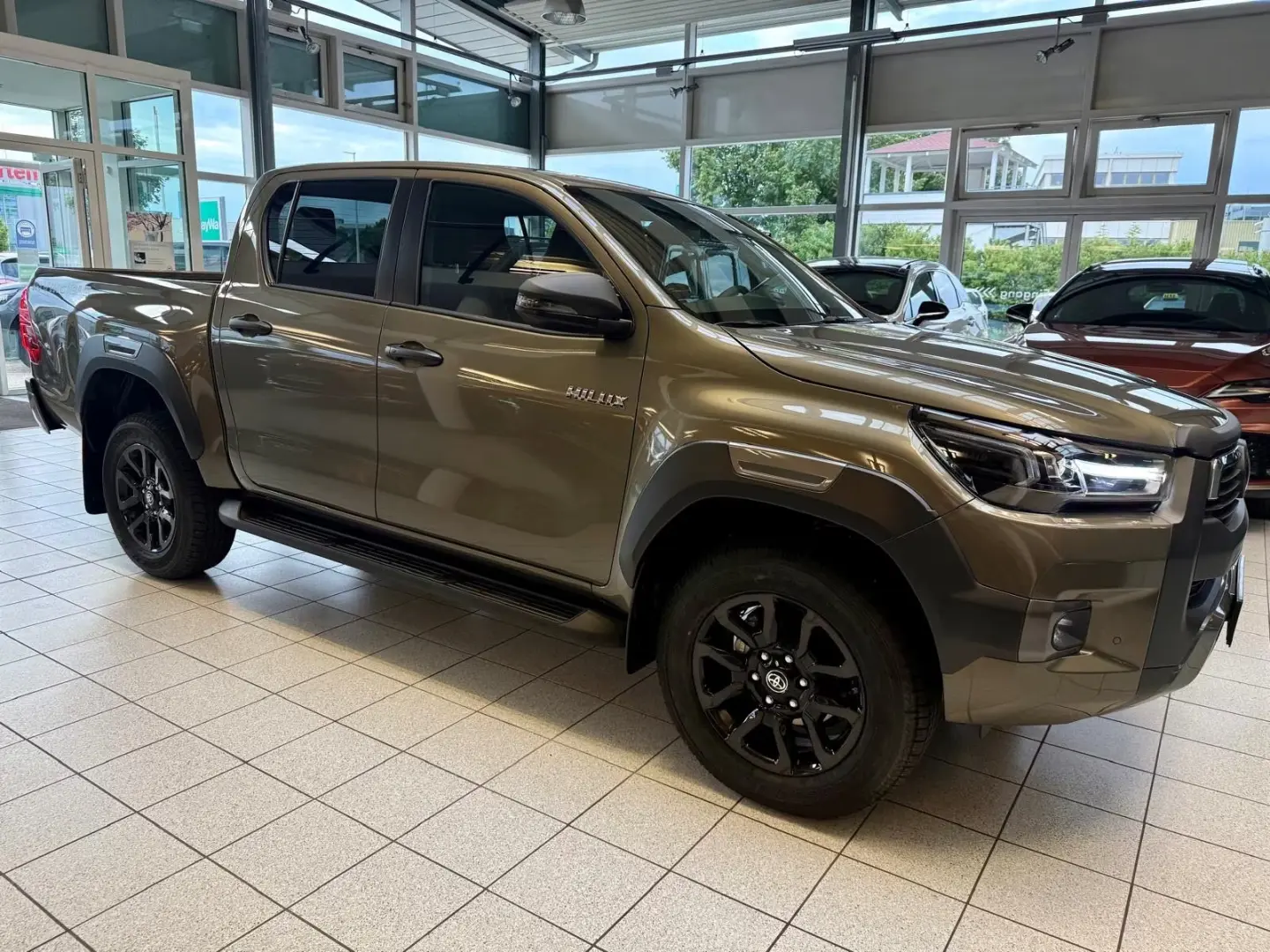 Toyota Hilux CABINĂ DUBLĂ INVINCIBILĂ