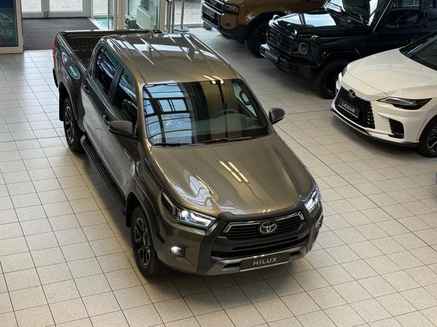 Toyota Hilux CABINĂ DUBLĂ INVINCIBILĂ