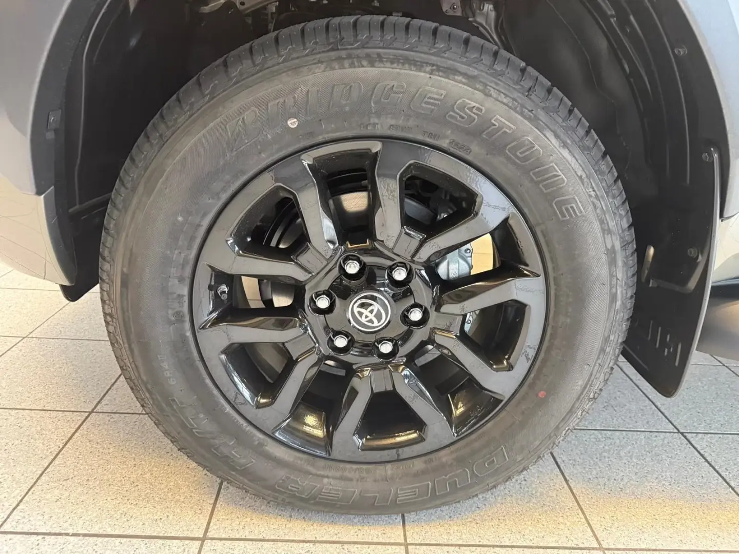 Toyota Hilux CABINĂ DUBLĂ INVINCIBILĂ