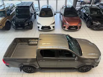 Toyota Hilux CABINĂ DUBLĂ INVINCIBILĂ