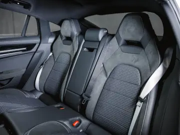 Porsche Panamera 4 E-Hybrid Sport Design