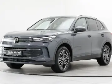 Tiguan 2.0 TDI 4M DSG Navi SHZ ACC Kamera DCC