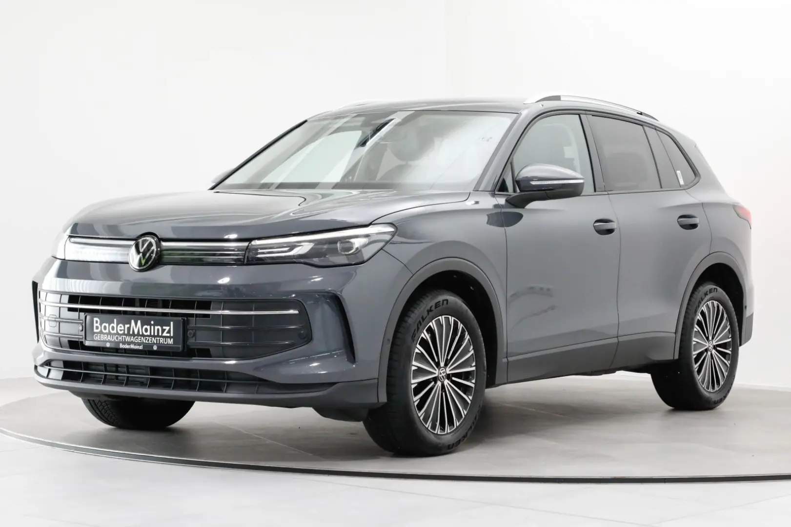 Tiguan 2.0 TDI 4M DSG Navi SHZ ACC Kamera DCC